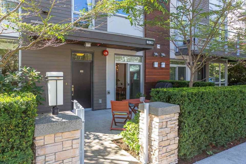 Contemporary Townhouse, Near Lonsdale Strip