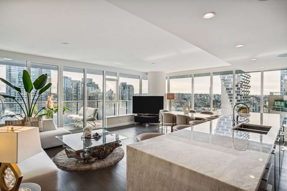 Chic Sophisticated 2-Bedroom Condo In Yaletown