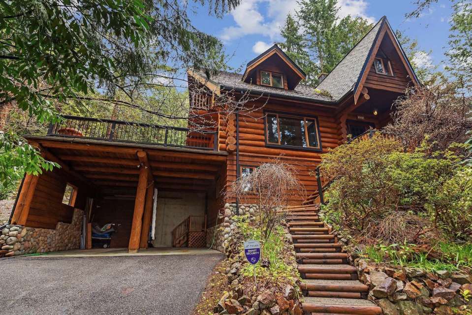 Serene Log Home With Ocean Views