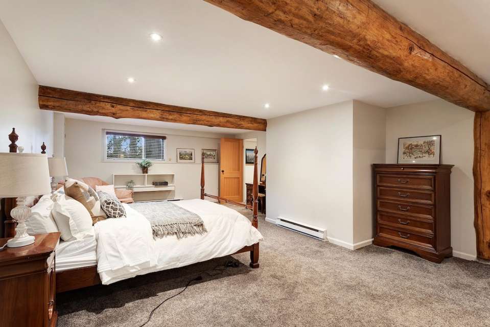 Unfurnished Bright & Spacious Garden Suite Situated In Peaceful Lions Bay
