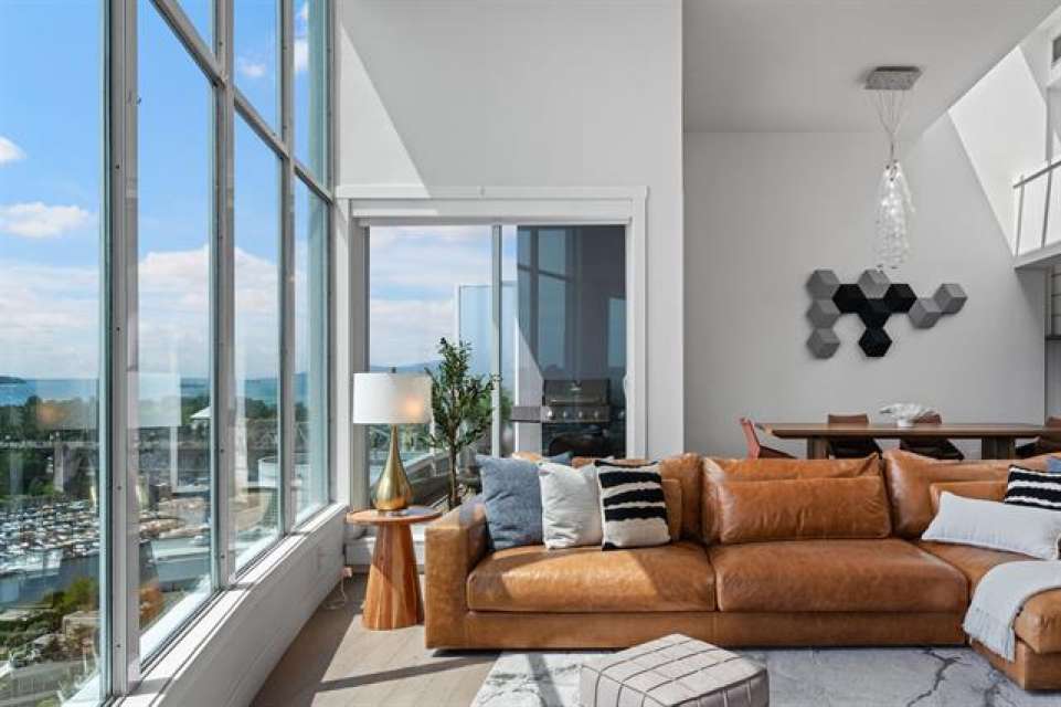 2 Bedroom and Den Penthouse at the Discovery
