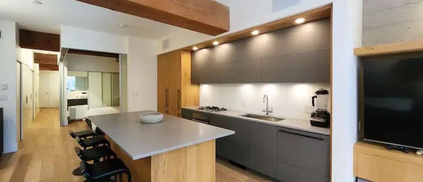 Unfurnished Heritage Conversion in The Heart of Yaletown