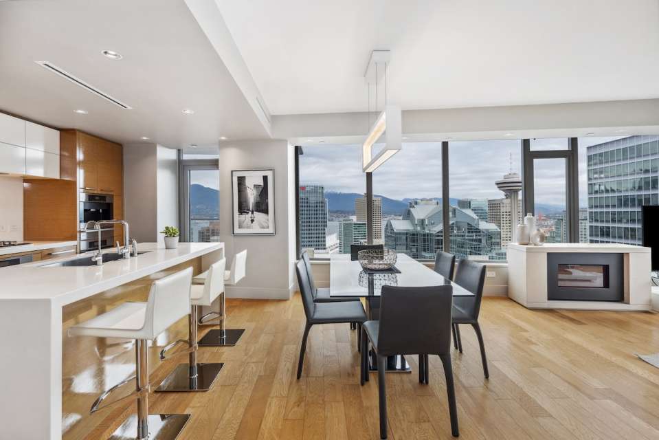 UNFURNISHED 26th Floor Condo At Hotel Georgia