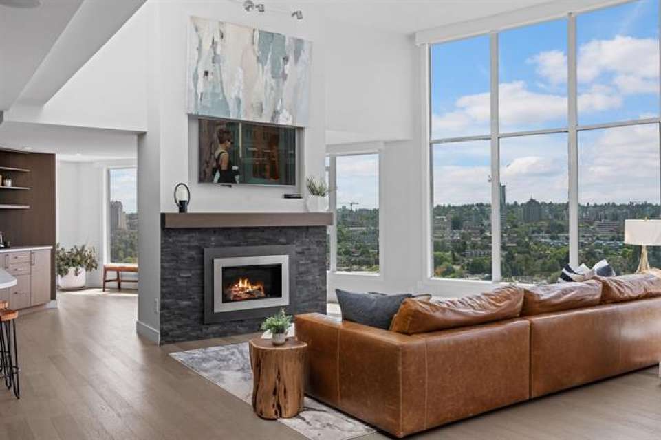 UNFURNISHED Penthouse at the Discovery